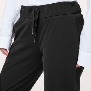 Lululemon On The Fly Pant 28” - Size 4